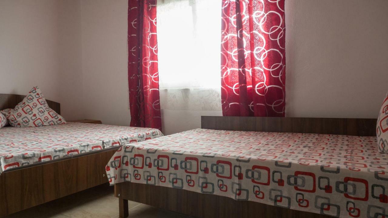 Вілла Casa Din Gradina Ефоріє-Суд Екстер'єр фото
