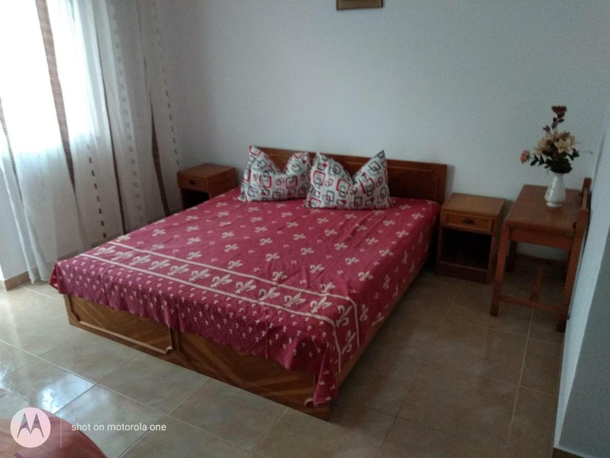 Вілла Casa Din Gradina Ефоріє-Суд Екстер'єр фото